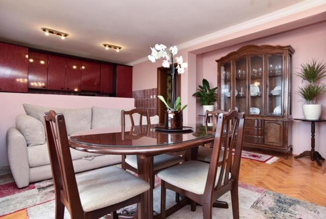 Vila Apartments Lidija Petrovac Εξωτερικό φωτογραφία